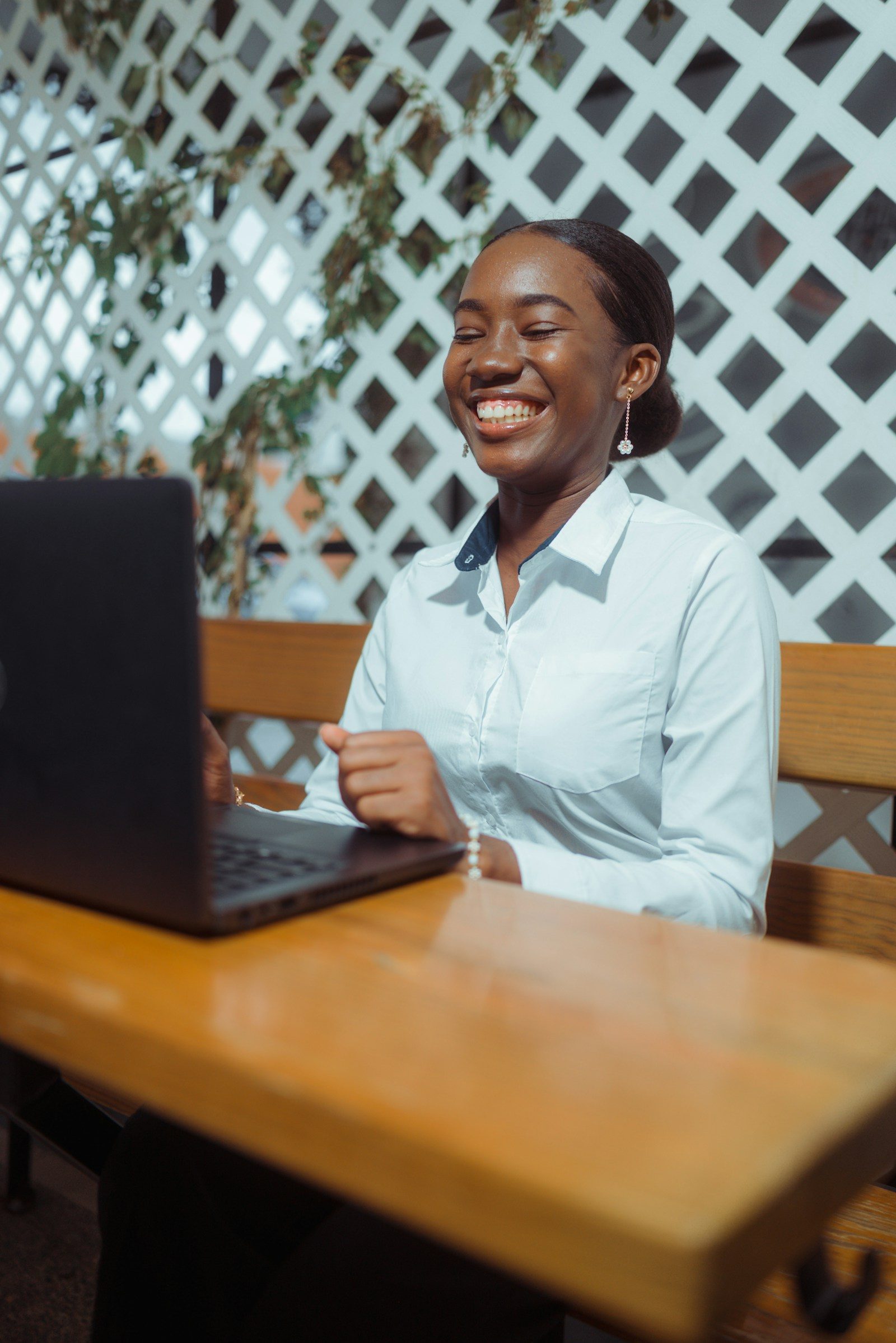 A smiling woman selling online from her laptop
